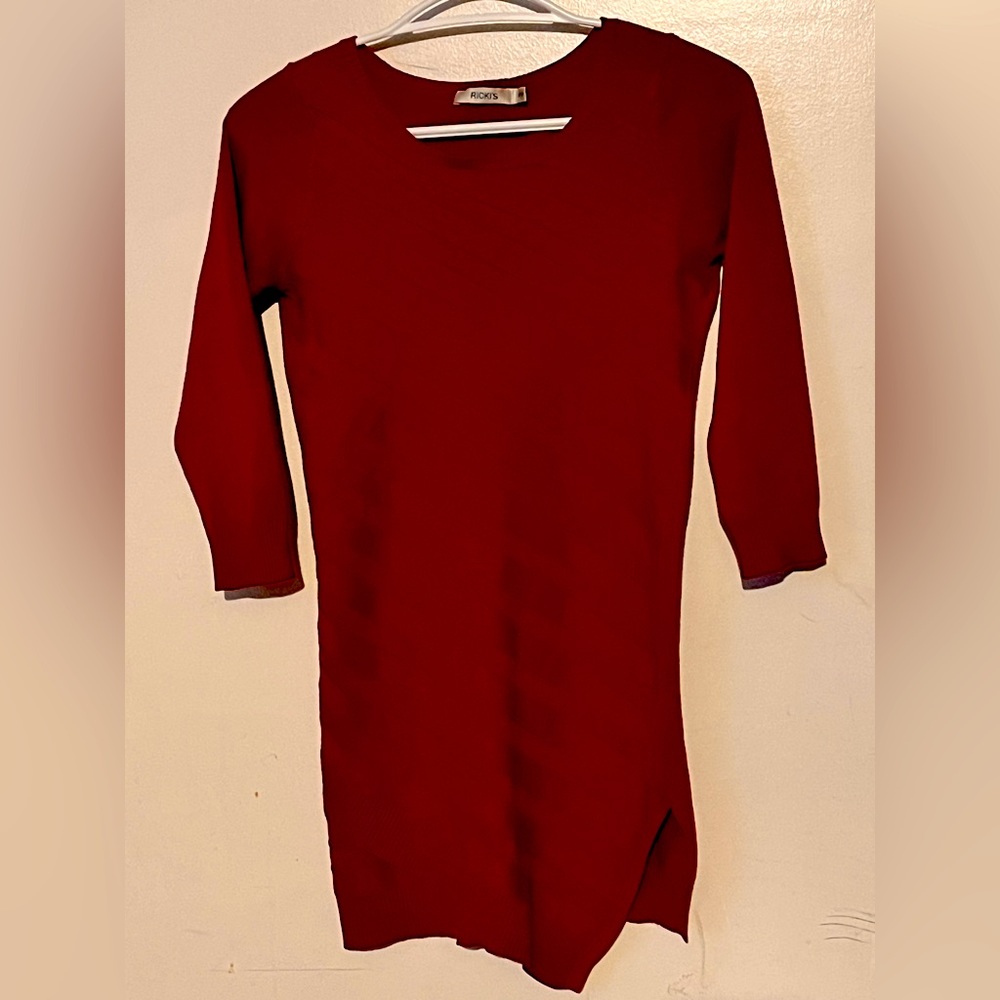 Size small long red shirt with angled lines for slimming effect